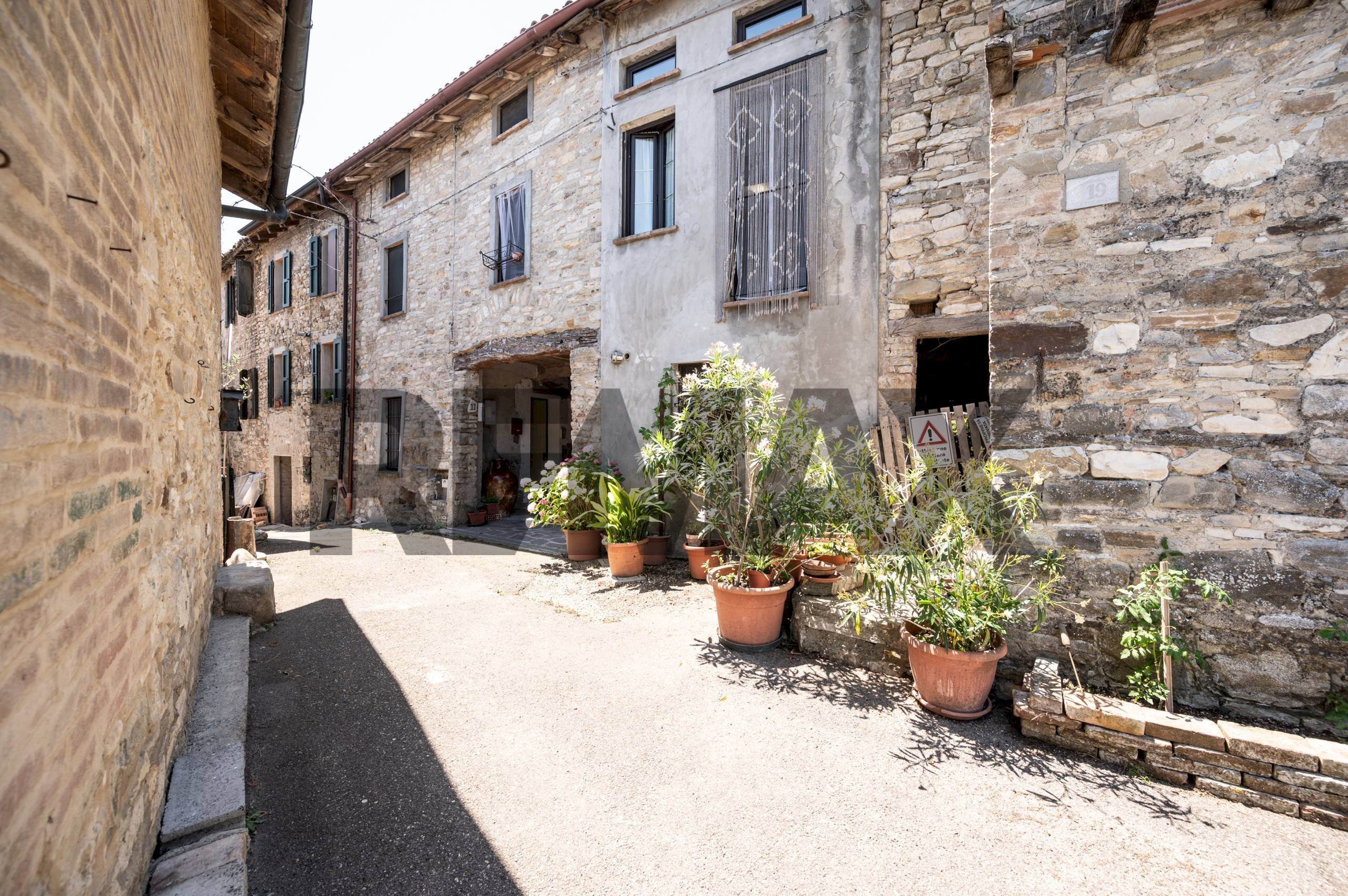 Terrazza - Semi-detached house via Case schianchi
11, Langhirano - photo 2