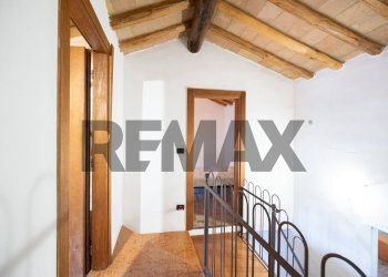 Hall / corridoio - Semi-detached house via Case schianchi
 
11, Langhirano - photo 36