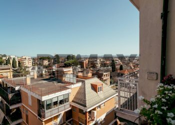 Edificio all\'aperto - Bilocale Via Caprarola
19, Roma - foto 16