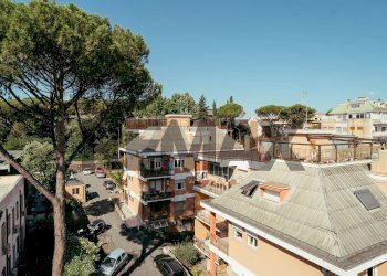 Edificio all\'aperto - Bilocale Via Caprarola
19, Roma - foto 17
