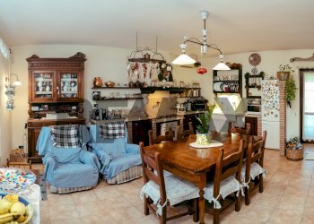 Sala da pranzo - Villa Via dei Fienili
 
29, Velletri - photo 6