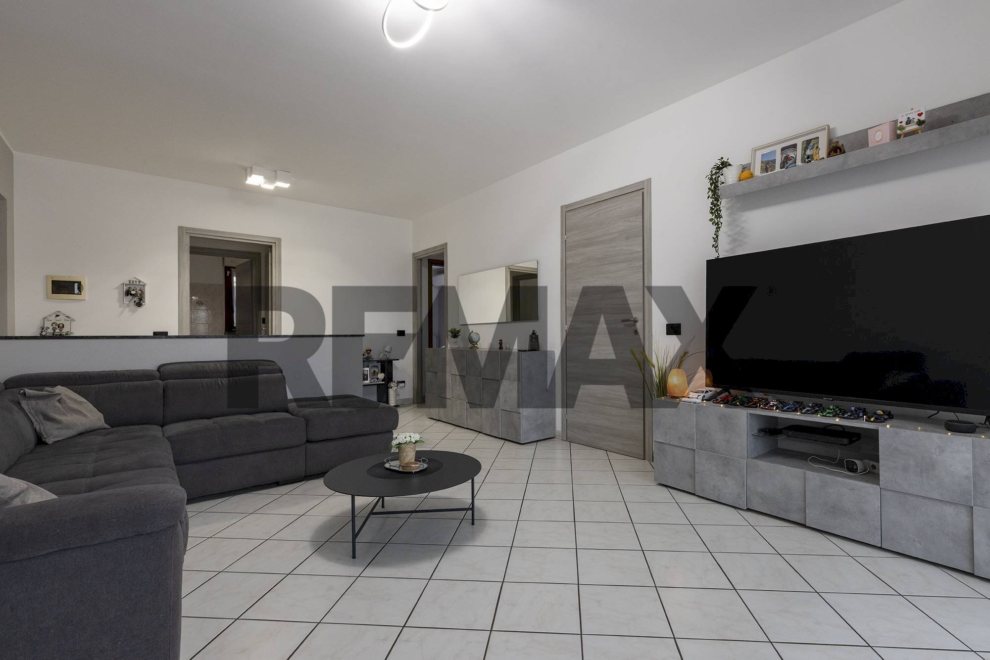Soggiorno - Three-room apartment VIA CAMILLO TOSI
6, Busto Arsizio - photo 3