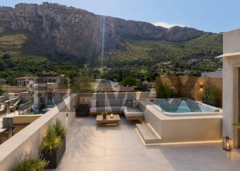 Vista delle montagne - Semi-detached house via f.sco criscpi
 
54, Capaci - photo 1