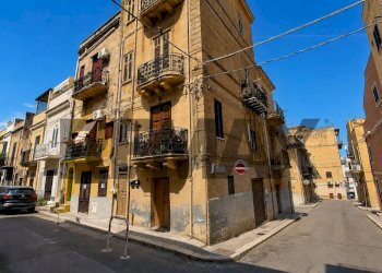 Edificio all\'aperto - Semi-detached house via f.sco criscpi
 
54, Capaci - photo 2