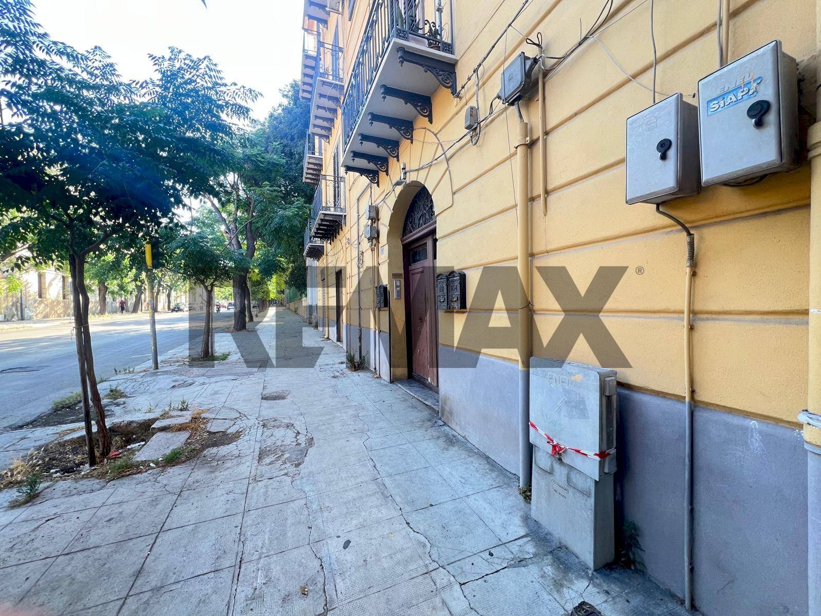 Edificio all\'aperto - Locale Commerciale Corso Calatafimi
 
235, Palermo - foto 1
