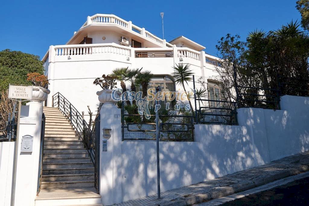 Facciata - Villa viale Grotta San Ermete, 1, Matino - photo 2