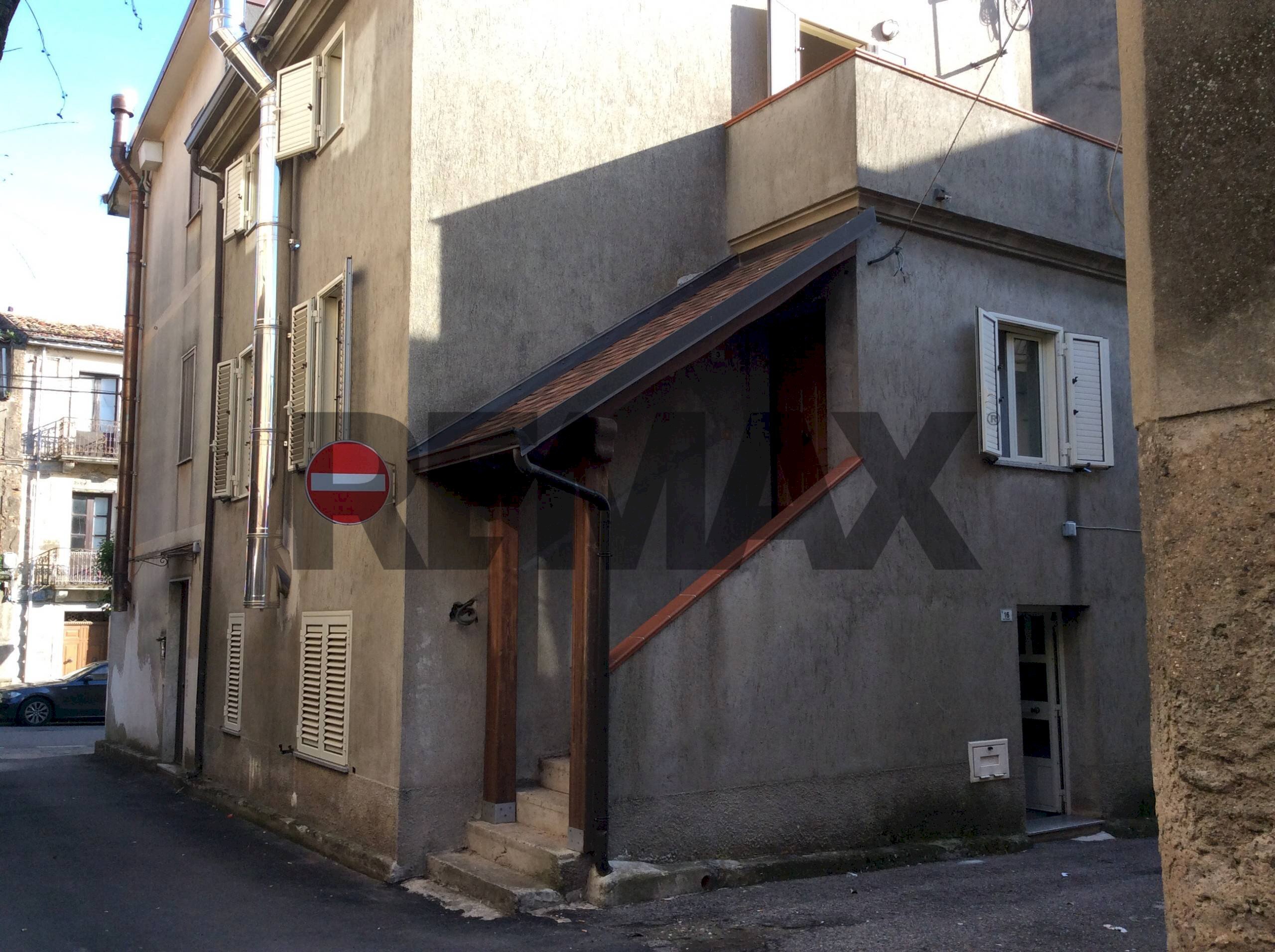 Edificio all\'aperto - Independent house VIA F.LLI BANDIERA
 
3, Pianopoli - photo 1