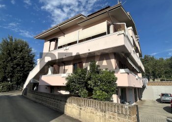 Edificio all\'aperto - Bilocale VIA UMBRIA
 
14, San Giovanni Teatino - foto 10