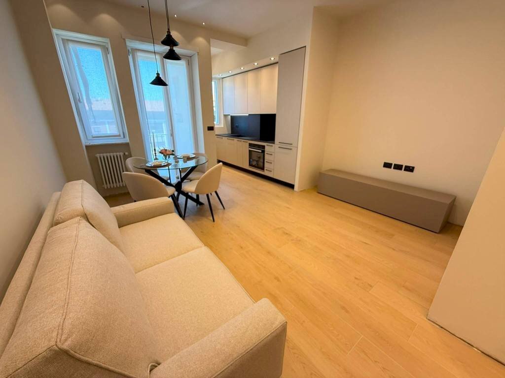 Salone - Two-room apartment via Asiago, 46, Torino (neighborhood Pozzo Strada) - photo 2