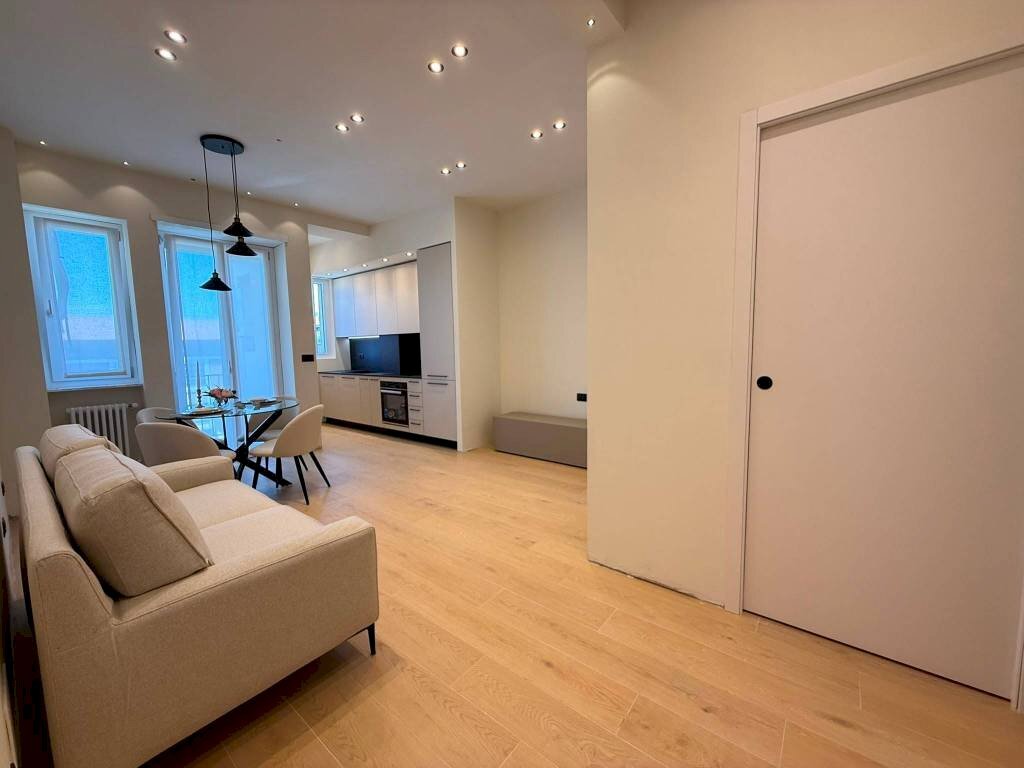 Salone - Two-room apartment via Asiago, 46, Torino (neighborhood Pozzo Strada) - photo 3