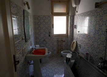 Bagno - Bilocale corso Luigi Andrea Martinetti, 41A, Genova (zona Sampierdarena) - foto 6