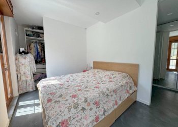 Camera da letto - Bilocale via Fratelli Dandolo, 6, Seregno - foto 5