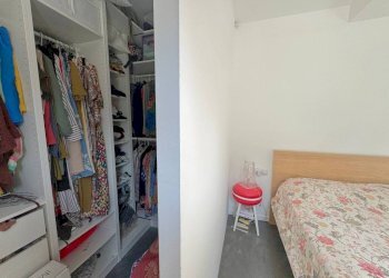 Camera da letto - Bilocale via Fratelli Dandolo, 6, Seregno - foto 6