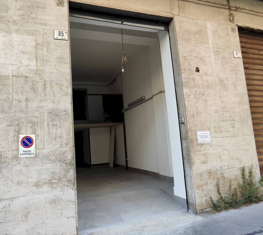 Facciata - Negozio via Dalmazia, Catania - foto 2