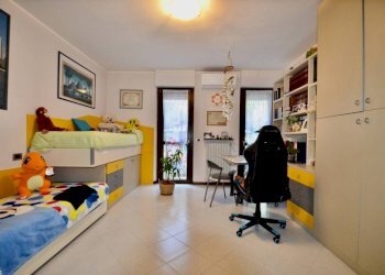 Camera da letto - Three-room apartment via San Martino Vecchio, Torre Boldone - photo 12