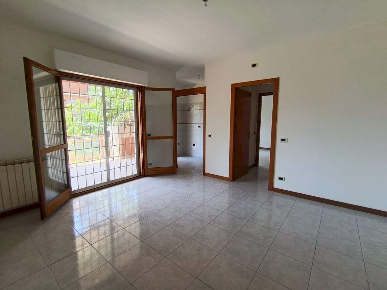 Soggiorno 1. - Bilocale via Dell'Albareto, Roma (zona Acilia) - foto 1
