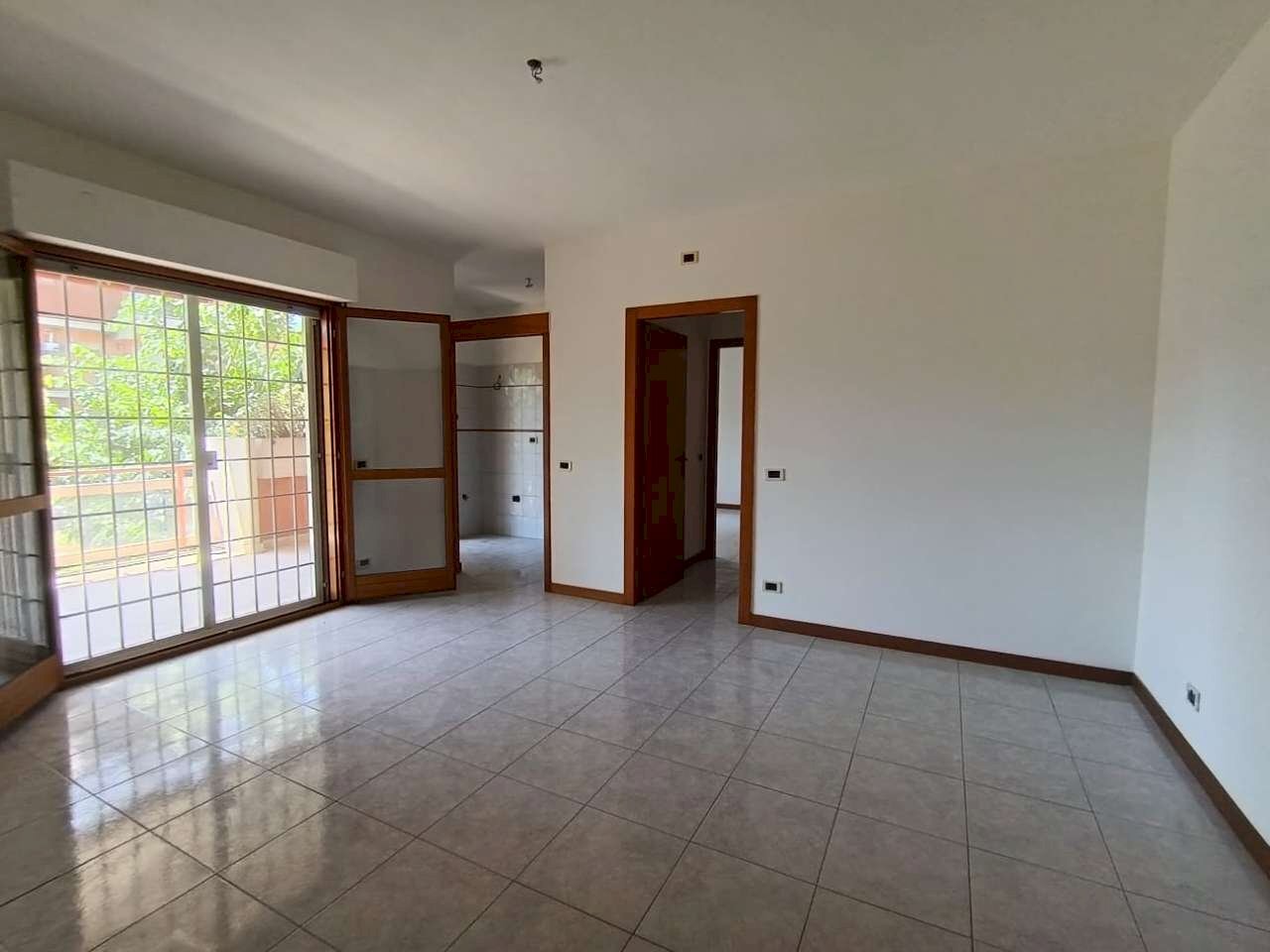 Soggiorno 2. - Bilocale via Dell'Albareto, Roma (zona Acilia) - foto 2