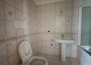 Bagno 3. - Two-room apartment via Dell'Albareto, Roma (neighborhood Acilia) - photo 17