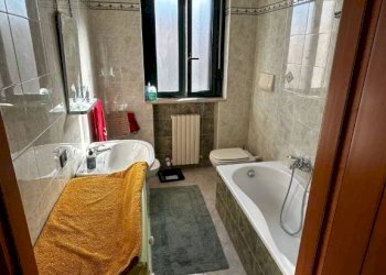 Bagno - Three-room apartment via Udine, Termoli - photo 7