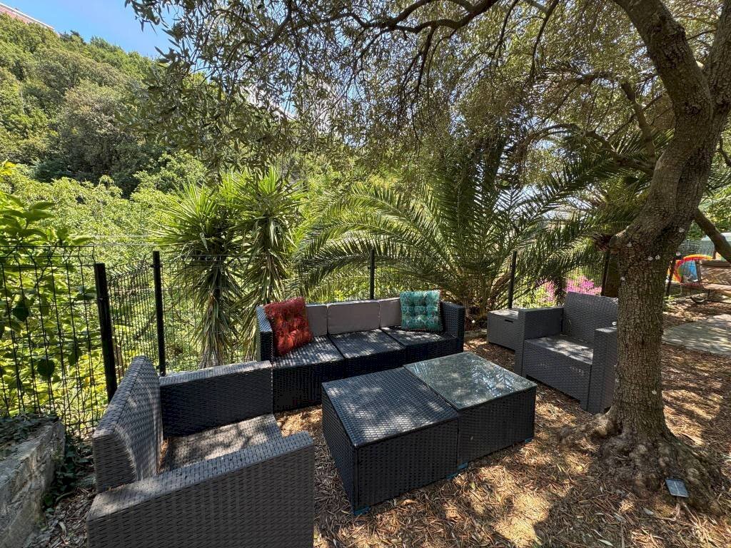 Giardino - Appartamento via Adolfo da Passano, Genova (zona Quarto) - foto 2