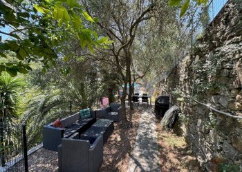 Giardino - Appartamento via Adolfo da Passano, Genova (zona Quarto) - foto 5