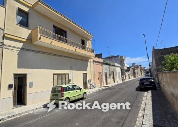 Zona - Quadrilocale via Armando Diaz, 42, Martano - foto 4
