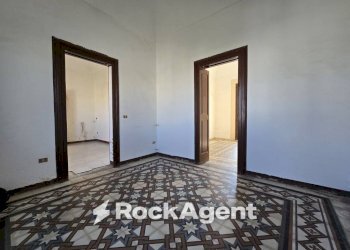 Stanza non arredata - Apartment via Cavour, 112, Salice Salentino - photo 8