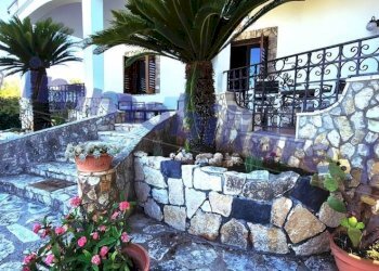 Giardino - Villa via degli Oleandri, Castellammare del Golfo - foto 2