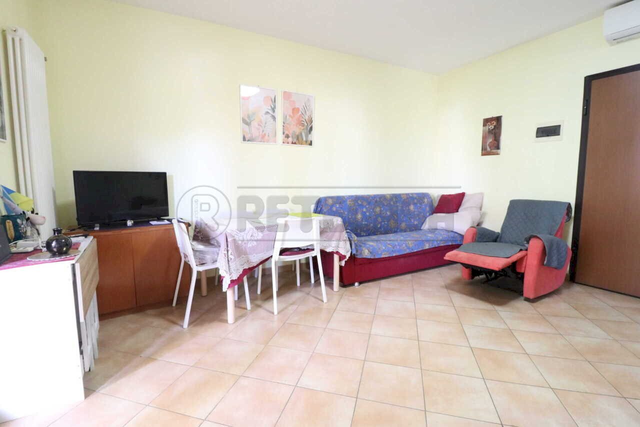 3_Soggiorno - Appartamento Via Francesco Cilea 70/1, Bondeno - foto 3