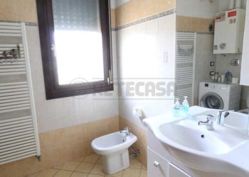 10_Bagno (1) - Appartamento Via Francesco Cilea 70/1, Bondeno - foto 10