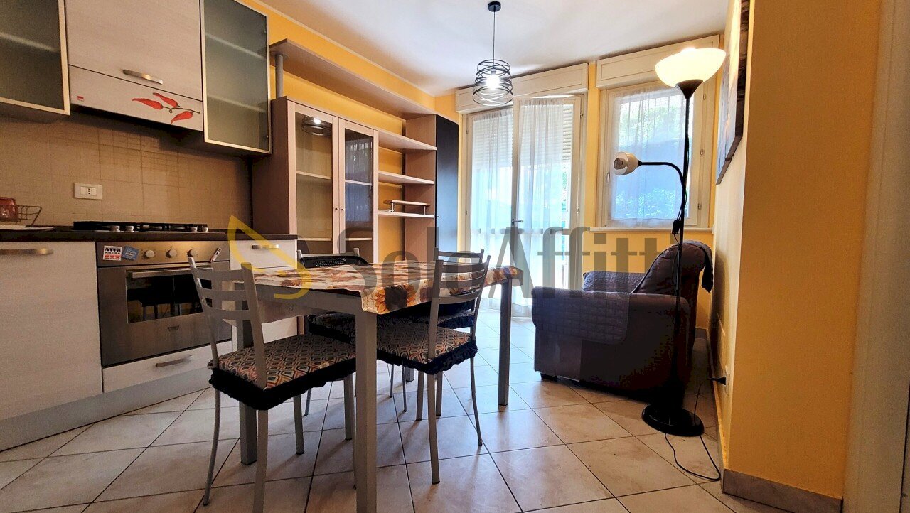 cucina a vista e zona living - Bilocale Via Carroccio, Rescaldina - foto 1