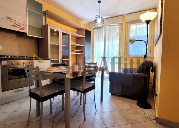 cucina a vista e zona living - Appartamento Via Carroccio, Rescaldina - foto 1
