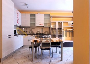 cucina a vista e zona living - Appartamento Via Carroccio, Rescaldina - foto 2