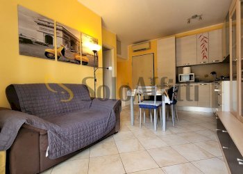 cucina a vista e zona living - Appartamento Via Carroccio, Rescaldina - foto 3