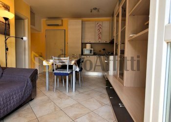 cucina a vista e zona living - Appartamento Via Carroccio, Rescaldina - foto 4