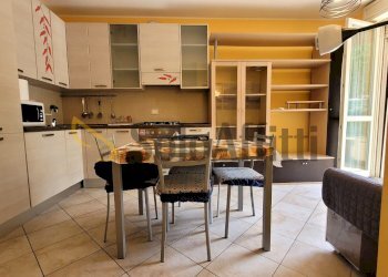cucina a vista e zona living - Appartamento Via Carroccio, Rescaldina - foto 20