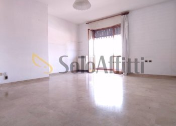 soggiorno - Three-room apartment Via Colli di Sant'Erasmo, Legnano - photo 2