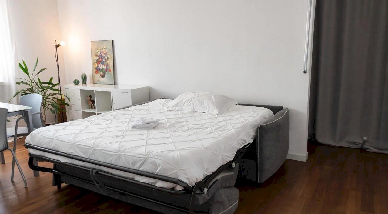 Soggiorno con divano Letto - Three-room apartment Via Goito 14, Rho - photo 3