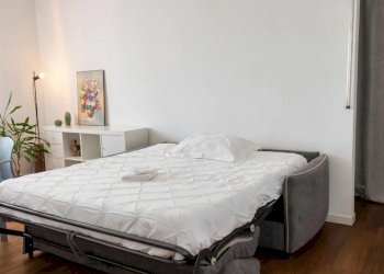 Soggiorno con divano Letto - Three-room apartment Via Goito 14, Rho - photo 2