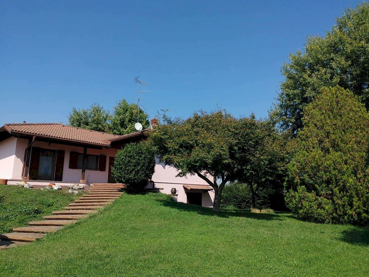 920c99af-01ae-4694-b54a-b2bbe909eb7f.jpg - Villa Piazzale Felice Dardano 24a, Villata - foto 2