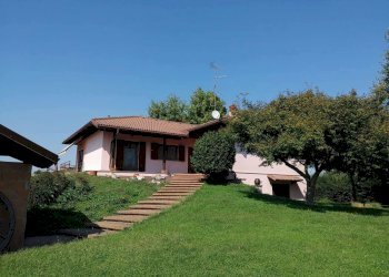 0936f91e-f5c6-404f-8e54-34f53aa44afa.jpg - Villa Piazzale Felice Dardano 24a, Villata - foto 1