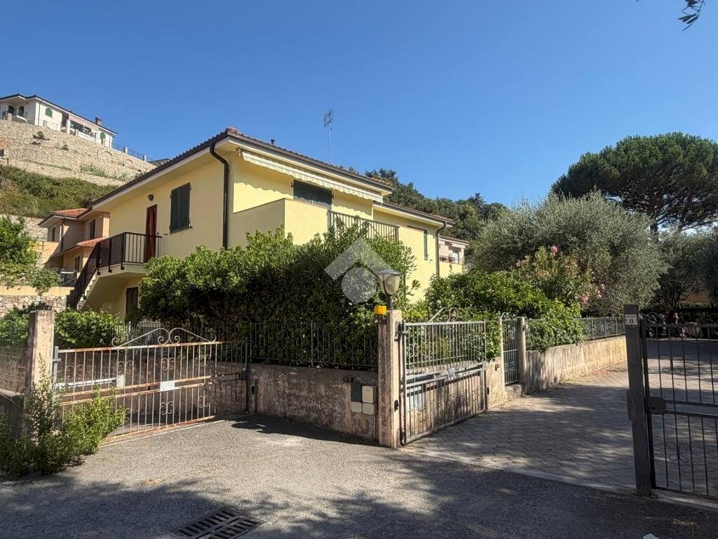 Two-room apartment Via del lavoro, Bordighera - photo 1