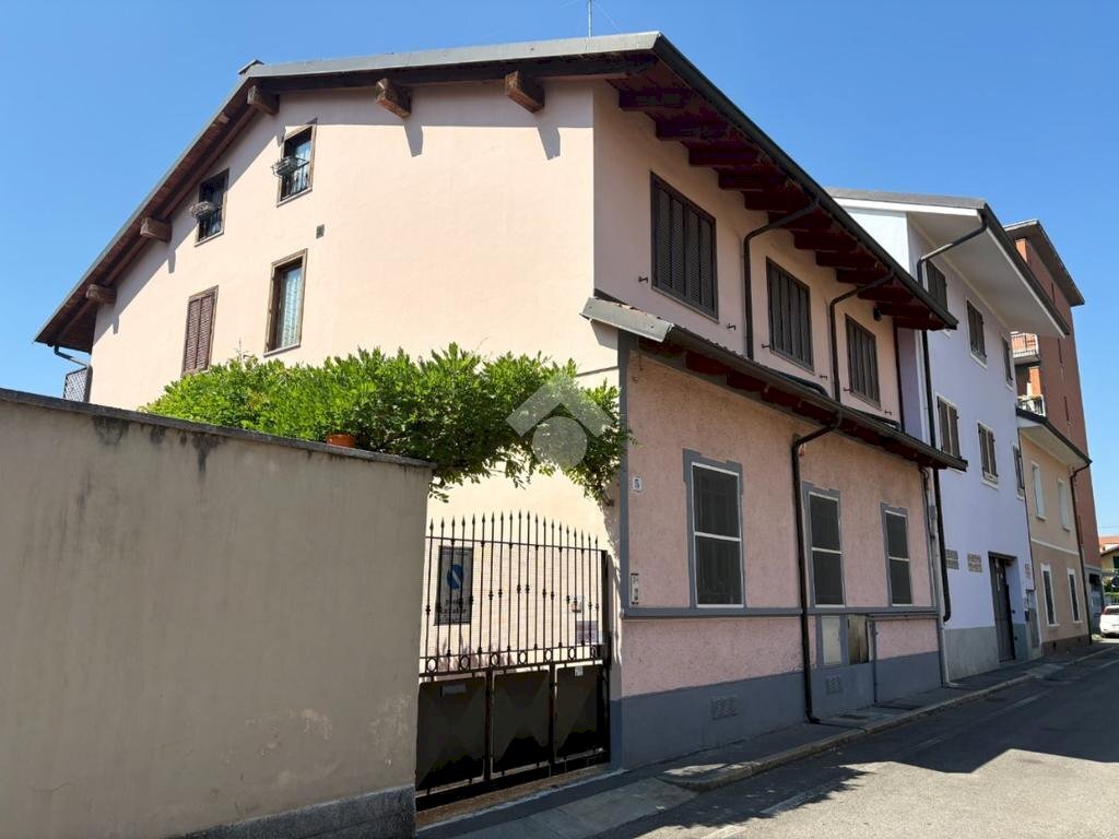 Portion of a house Via Alfredo Catalani, Collegno - photo 1