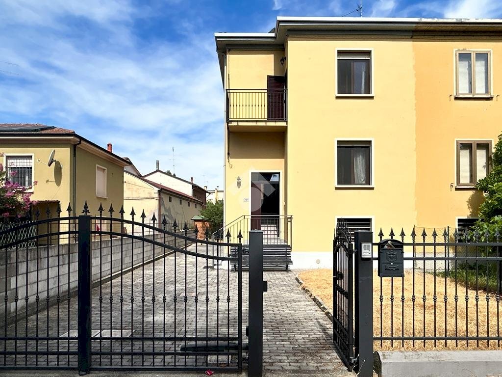 Portion of a house Via lavoro, Molinella - photo 1