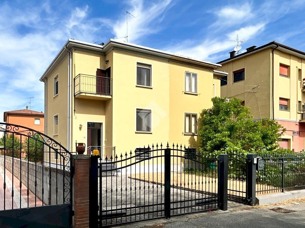 Portion of a house Via lavoro, Molinella - photo 2