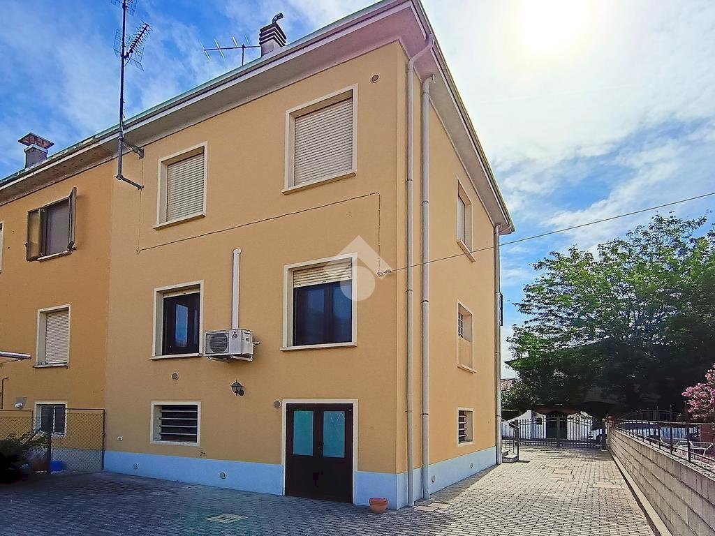 Portion of a house Via lavoro, Molinella - photo 3