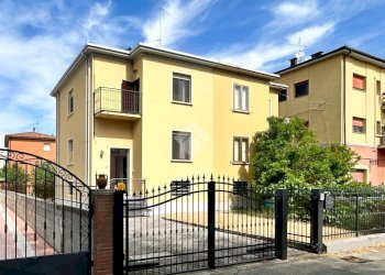 Portion of a house Via lavoro, Molinella - photo 2