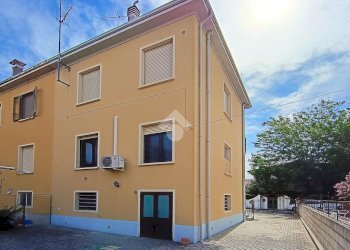 Portion of a house Via lavoro, Molinella - photo 3