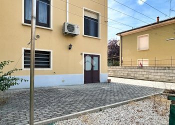 Portion of a house Via lavoro, Molinella - photo 4