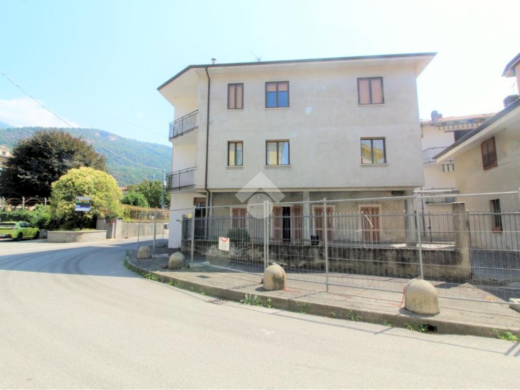 Trilocale Via Vottorio Emanuele, Borgofranco d'Ivrea - foto 1